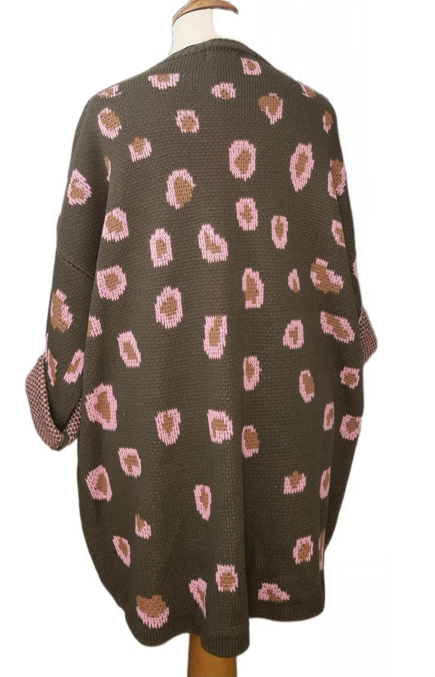 Curvy Oversize Strick Pullover mit Farbklecksen