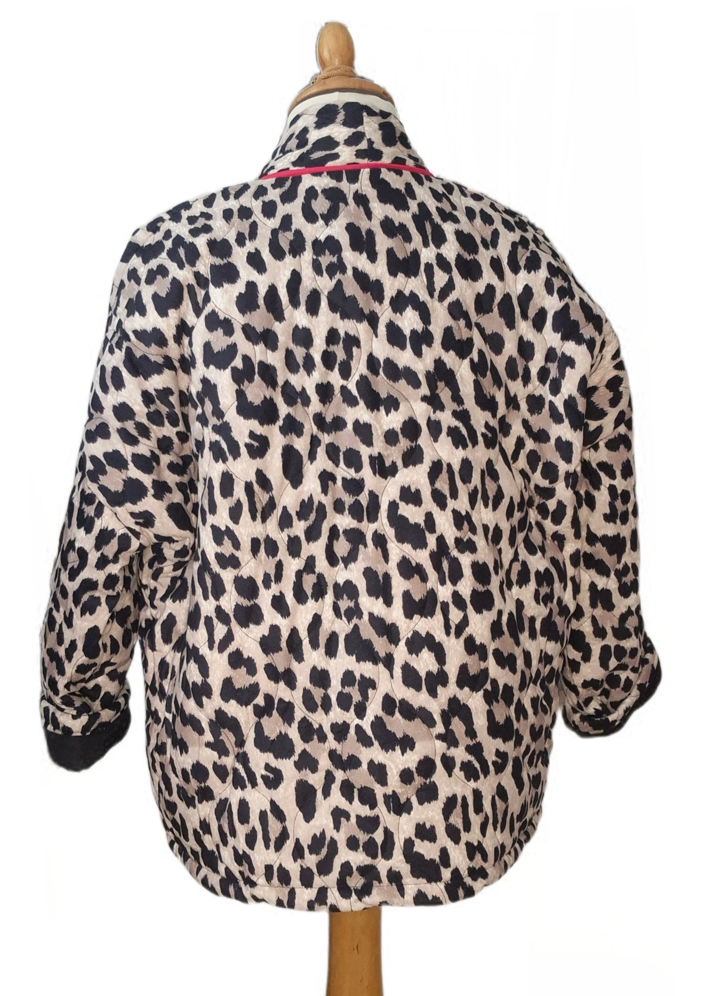 Leichte übergangs Steppjacke Leo mit Taschen vorne, roten Akzenten