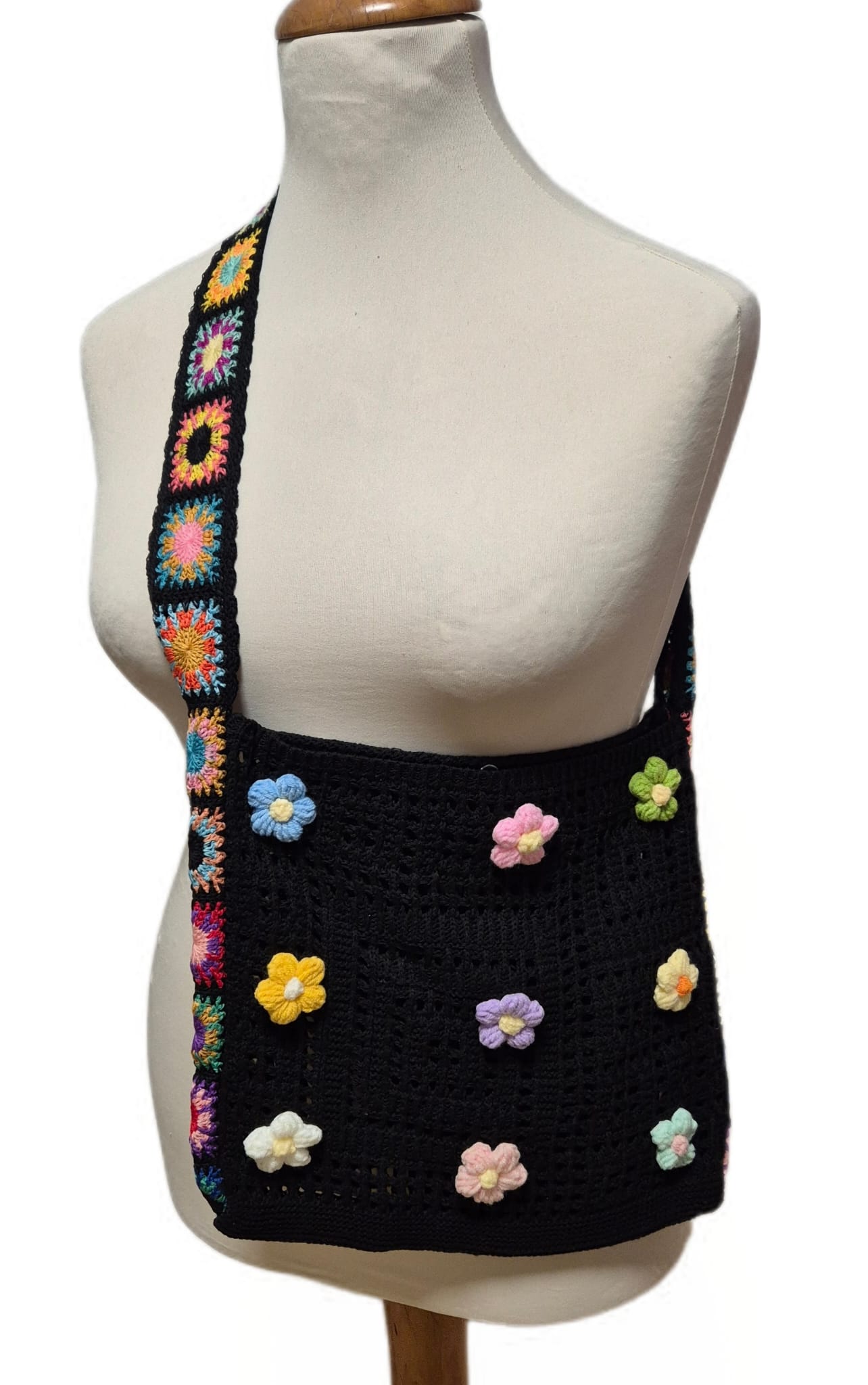 Sommer Häkeltasche mit Blüten