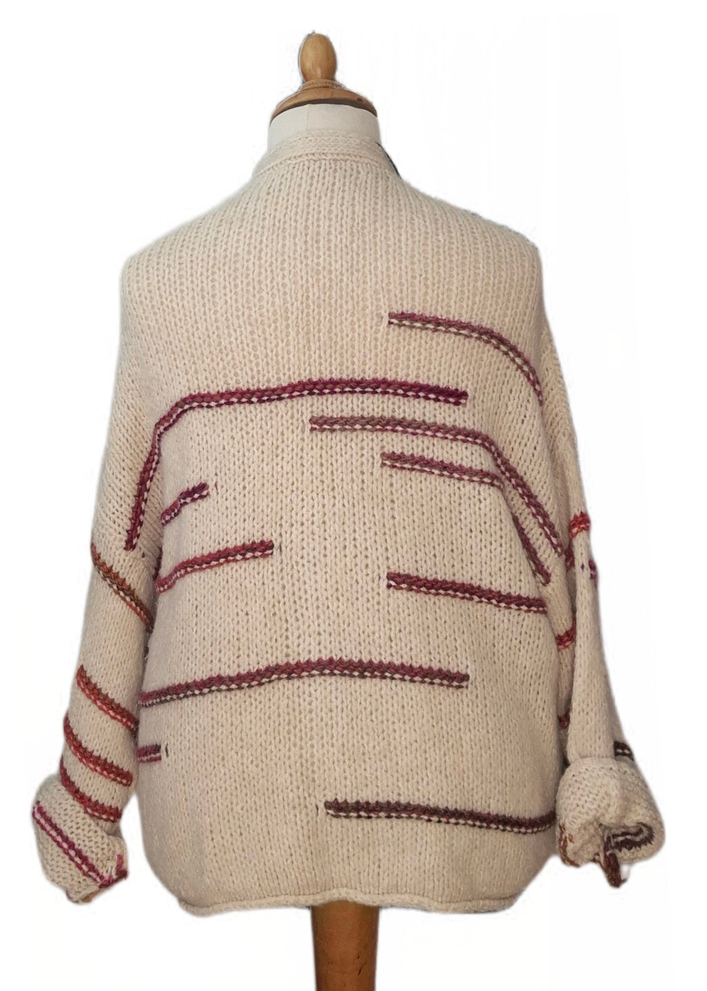 Strickjacke mit farbigen Streifenakzenten