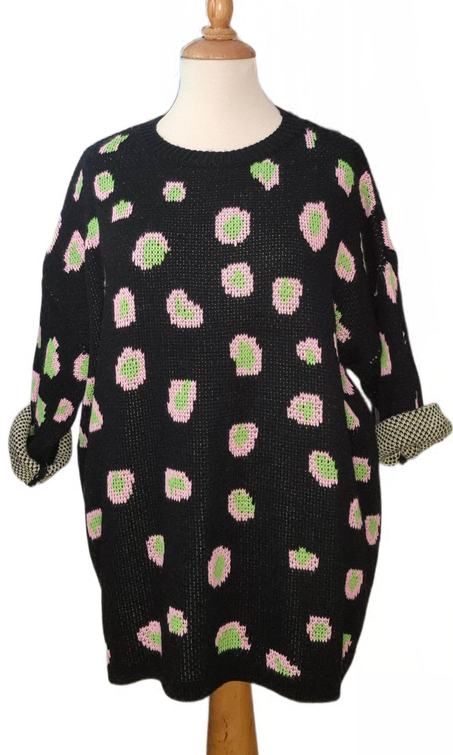 Curvy Oversize Strick Pullover mit Farbklecksen